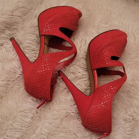 Elle Women's Platform Heels - Picture 6 of 16